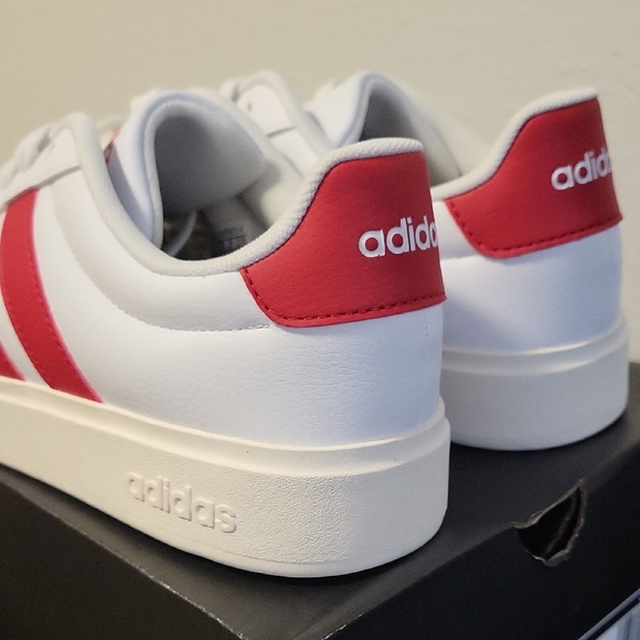Adidas Men's 7.5, Women's 8.5 White and Red Streettalk - Picture 9 of 10
